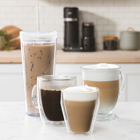 Descubre la Cafetera Latte 4 en 1 de Oster® con espumador! Disfruta d